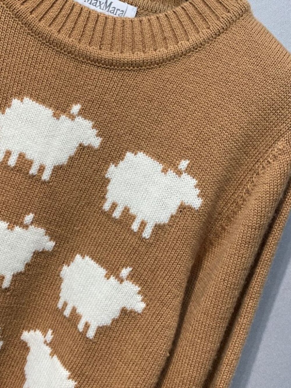 MaxMara Camel Sheep Wolf Knit Sweater - Picture 5 of 5